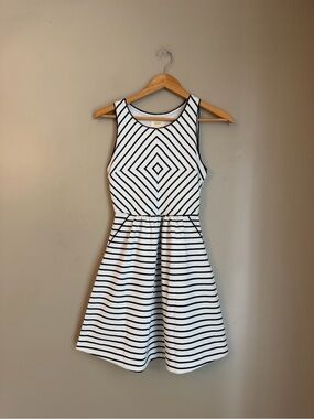 Anthropologie Maeve Dress geometric fit and flare pockets Stripes Black White 2